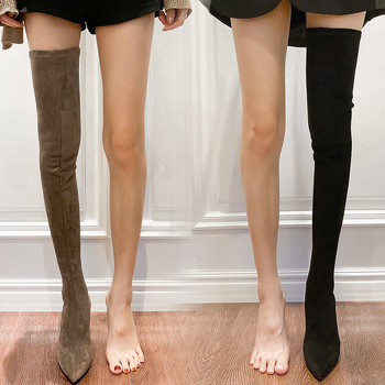 Velūriniai bateliai virš kelių su smailiu pirštu, stileto kulnas 5–8 cm, elastinis vamzdelis su fleece įdaila, guma padas