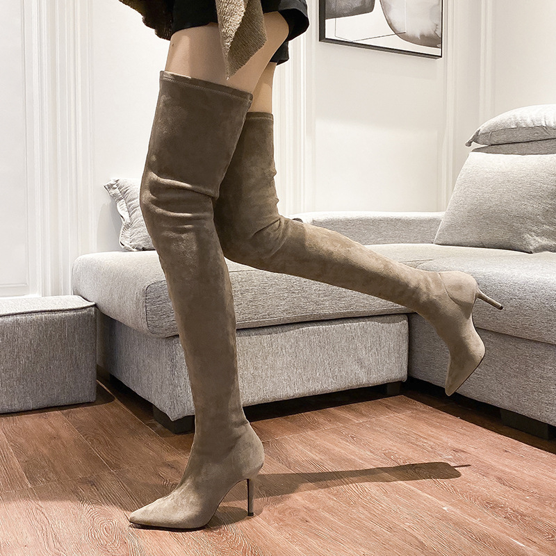 Velūriniai bateliai virš kelių su smailiu pirštu, stileto kulnas 5–8 cm, elastinis vamzdelis su fleece įdaila, guma padas