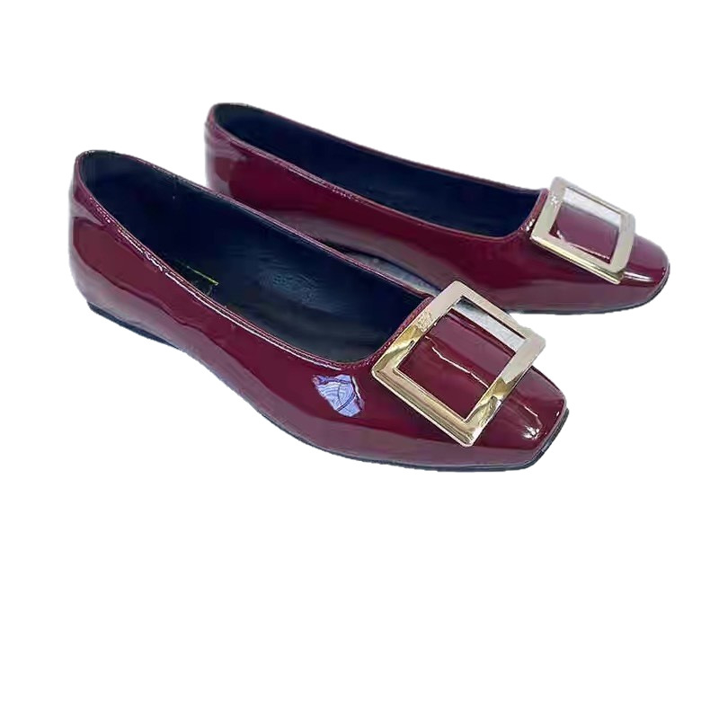 Sieviešu plakanas kurpes ar kvadrātveida purnu — PU augšdaļa, zems papēdis, gumijas zole, slip-on