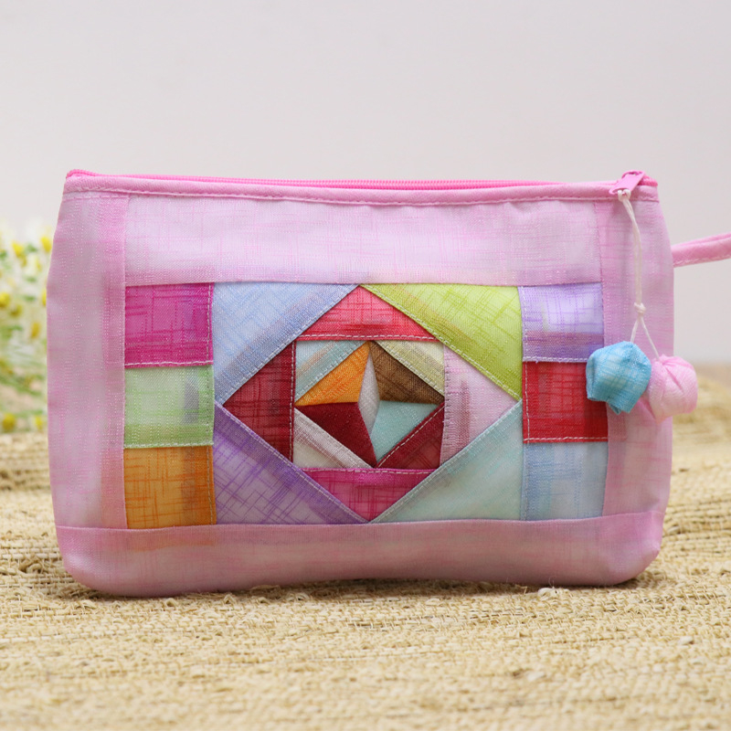 Unisex daudzslāņu soma ar rāvējslēdzēju kosmētikai, telefonam un tualetes piederumiem — kokvilnas un lina audums, ģeometrisks raksts, elpojoša, ūdensnecaurlaidīga, ļoti viegla Pavasara 2025