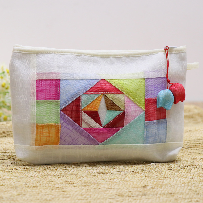 Unisex daudzslāņu soma ar rāvējslēdzēju kosmētikai, telefonam un tualetes piederumiem — kokvilnas un lina audums, ģeometrisks raksts, elpojoša, ūdensnecaurlaidīga, ļoti viegla Pavasara 2025