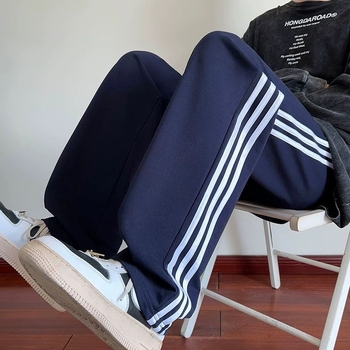 Školske sportske hlače s tri trake, ravne nogavice, flis podstava, srednji pojas, kopča i šnira