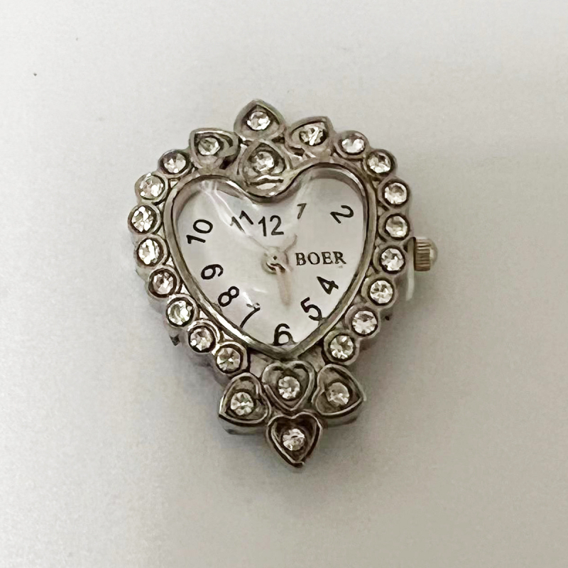 DIY pulksteņa cipats sirds formas ar rhinestones, regulējams laiks, standarta kustība • Izlaidums 2025. gada pavasaris • Svars 16 g