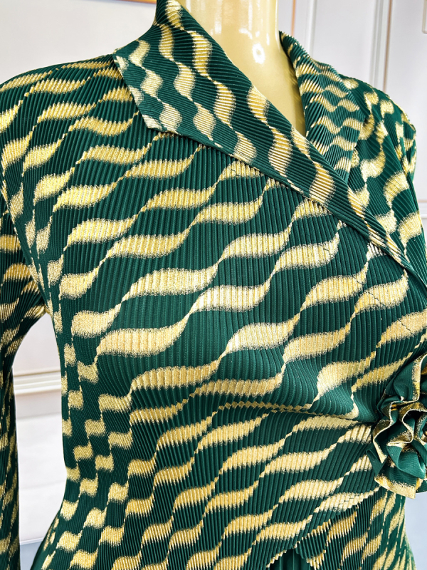 Moters suknelė, zebros raštas, šifonas, klostuota, ilgas ilgis, ilgos rankovės