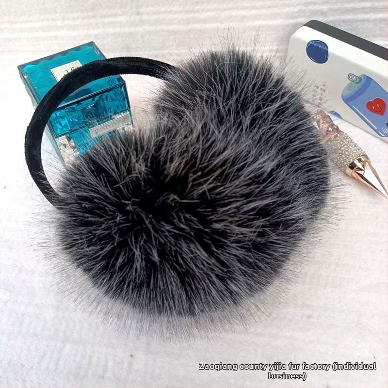 Ausu pušķi no mākslīgās lapsas kažokādas, pūkaini auss aizsargi, sejas optiski sašaurinošs dizains, silti un izturīgi pret salu