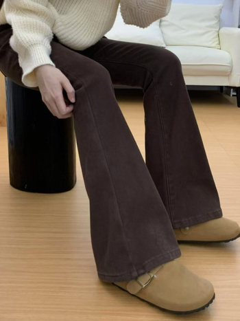 Fleece-voodriga džinsid, paksud, bootcut lõige, kõrge talje, talve 2024