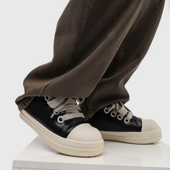 Platforminiai batai vyrams su apvalia nosimi, gumine padas, žemas viršus ir žemas kulnas (1–3 cm)