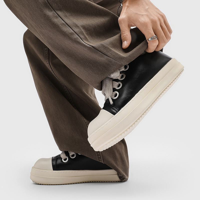 Platforminiai batai vyrams su apvalia nosimi, gumine padas, žemas viršus ir žemas kulnas (1–3 cm)