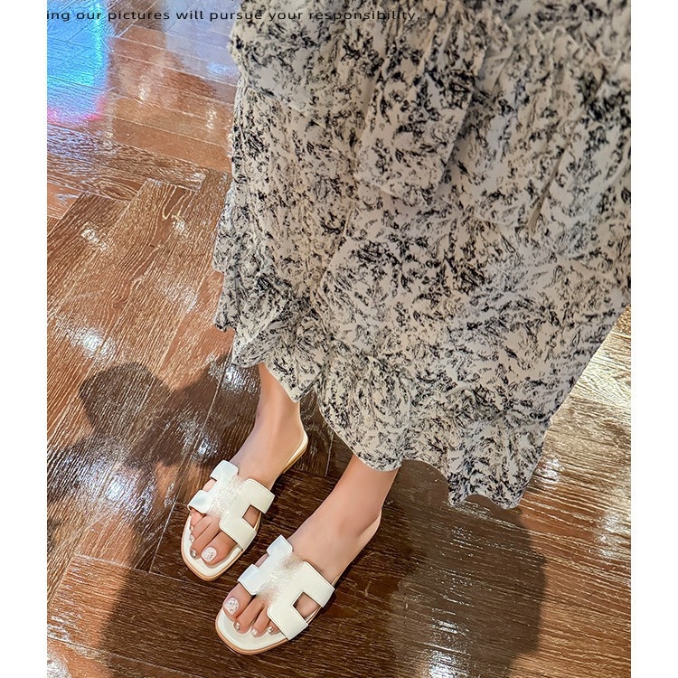 Moterų sandalai su rhinestones, kvadratinės nosies ir H formos dizainas, viršus iš superpluošto, padas iš gumos, vidinė medžiaga iš imitacinės odos, kvėpuojantys, lengvi, neslidūs