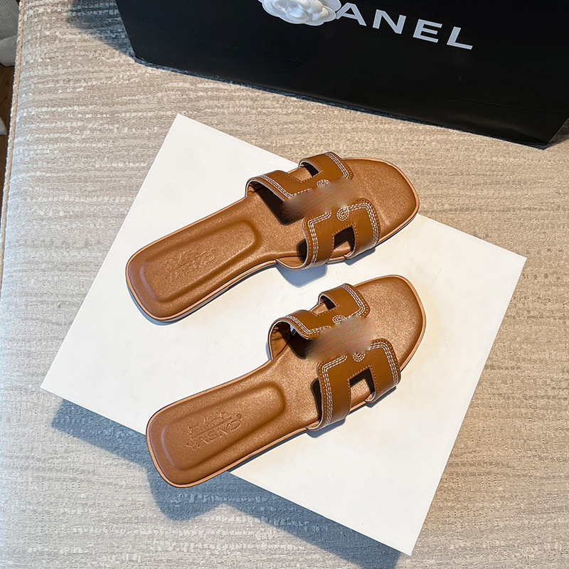 Moterų sandalai su rhinestones, kvadratinės nosies ir H formos dizainas, viršus iš superpluošto, padas iš gumos, vidinė medžiaga iš imitacinės odos, kvėpuojantys, lengvi, neslidūs