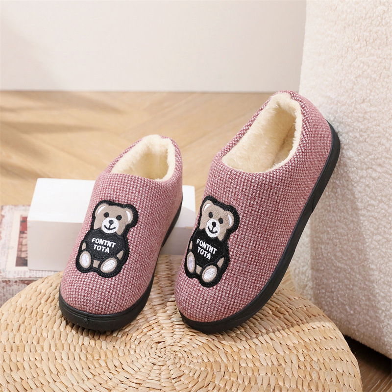 Kokvilnas iekšējās čības ar pūkainu oderi, universāls, raksts ar plaid, apaļš purns, vidējais augšdaļas augstums, zems papēdis 1–3 cm, ziemai, pavasarim un rudenim