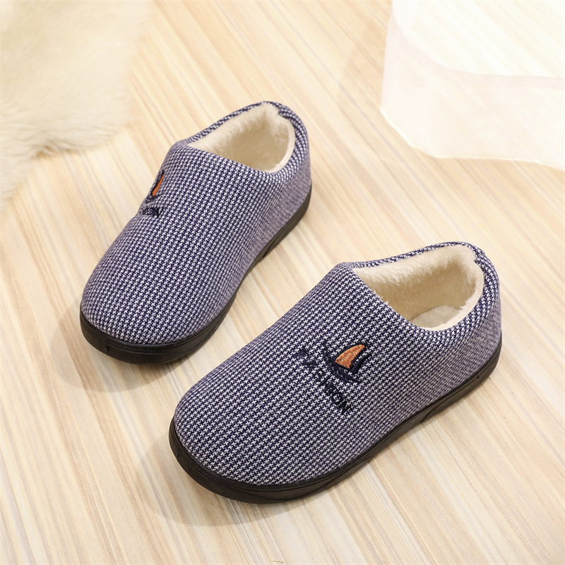 Kokvilnas iekšējās čības ar pūkainu oderi, universāls, raksts ar plaid, apaļš purns, vidējais augšdaļas augstums, zems papēdis 1–3 cm, ziemai, pavasarim un rudenim