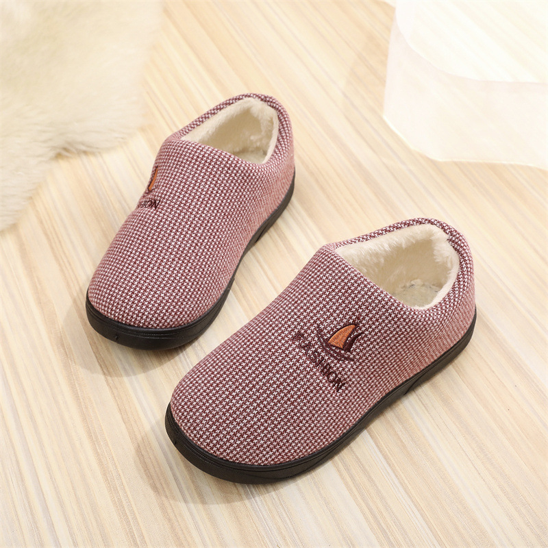 Kokvilnas iekšējās čības ar pūkainu oderi, universāls, raksts ar plaid, apaļš purns, vidējais augšdaļas augstums, zems papēdis 1–3 cm, ziemai, pavasarim un rudenim