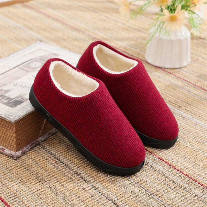 Kokvilnas iekšējās čības ar pūkainu oderi, universāls, raksts ar plaid, apaļš purns, vidējais augšdaļas augstums, zems papēdis 1–3 cm, ziemai, pavasarim un rudenim