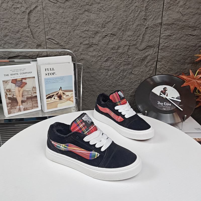 Unisex auduma kedas ar Paisley rakstu, kokvilnas odere, mākslīgās kažokādas zolīte, gumijas zole, šņorējums