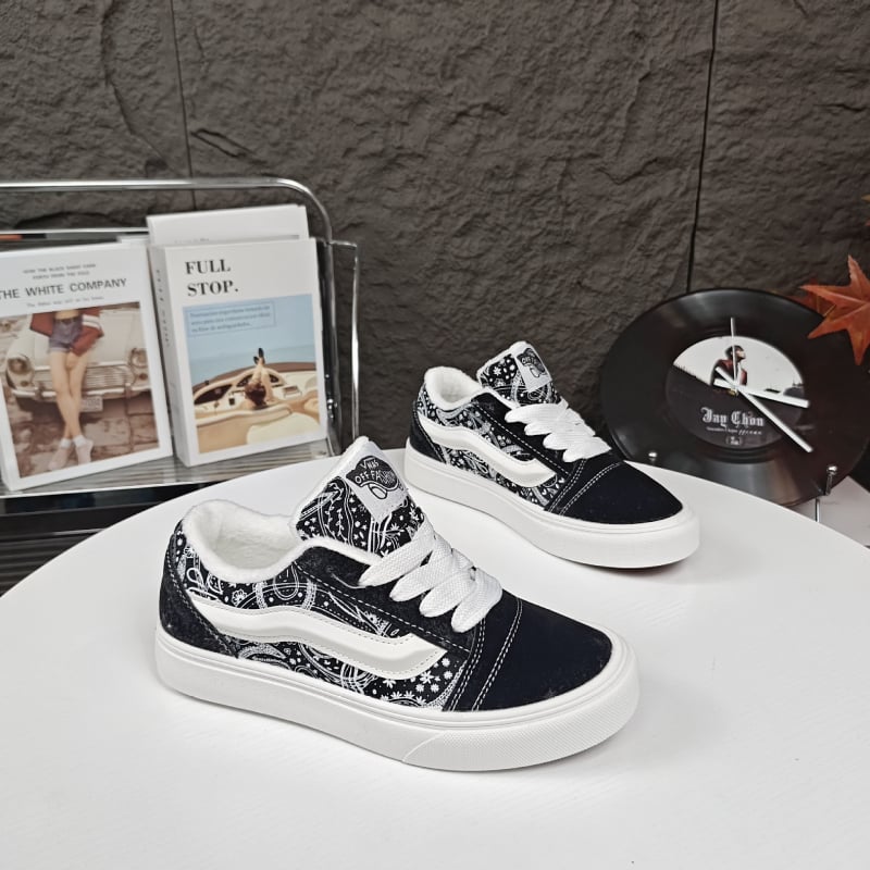 Unisex auduma kedas ar Paisley rakstu, kokvilnas odere, mākslīgās kažokādas zolīte, gumijas zole, šņorējums