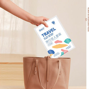 Vienkartinis keliautojo viešbučio patalynės komplektas: lovos pakloda, antklodės užvalkalas, pagalvių užvalkalas – 4 dalių komplektas; Medžiaga: nepluošto audinys; Prekės ženklas: Royal Color; Galiojimo laikas: 360 dienų