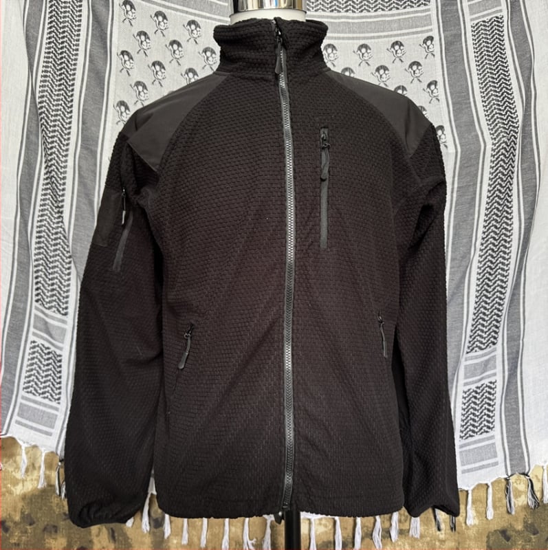 Kapucota fleece striukė lauko sportams, tinklo raštas, fleece pamušalas, universalus.