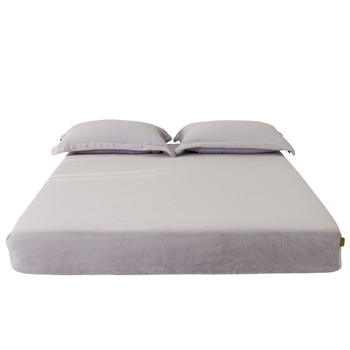 Set posteljine od mliječnog velveta – zimski, jednobojni, minimalistički stil, antistatički, 800–1000 g težine, uključuje plahte s gumicom, navlaku za pokrivač i navlake za jastuke.