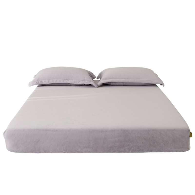 Set posteljine od mliječnog velveta – zimski, jednobojni, minimalistički stil, antistatički, 800–1000 g težine, uključuje plahte s gumicom, navlaku za pokrivač i navlake za jastuke.