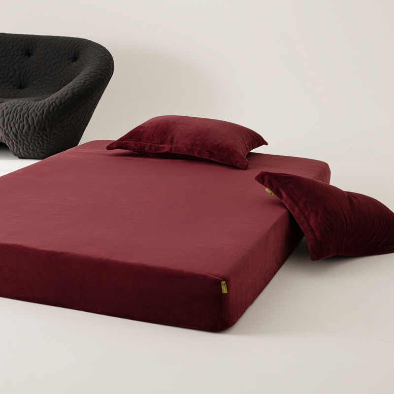 Set posteljine od mliječnog velveta – zimski, jednobojni, minimalistički stil, antistatički, 800–1000 g težine, uključuje plahte s gumicom, navlaku za pokrivač i navlake za jastuke.