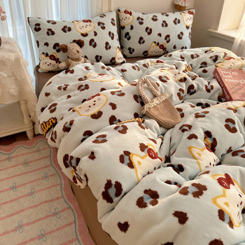 Tej velúr ágyneműhuzat garnitúra, rajzfilm minta, quiltelt varrás, reaktív nyomtatás és festés, anyagsúly 500–800 g/m²