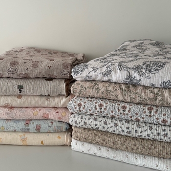 Fordított paplanhuzat: egyik oldal 100% pamut kettős rétegű ráncolt fonal, másik oldal bean velvet (100% poliészter); INS stílus, 1,5–2,0 kg, reaktív nyomtatás