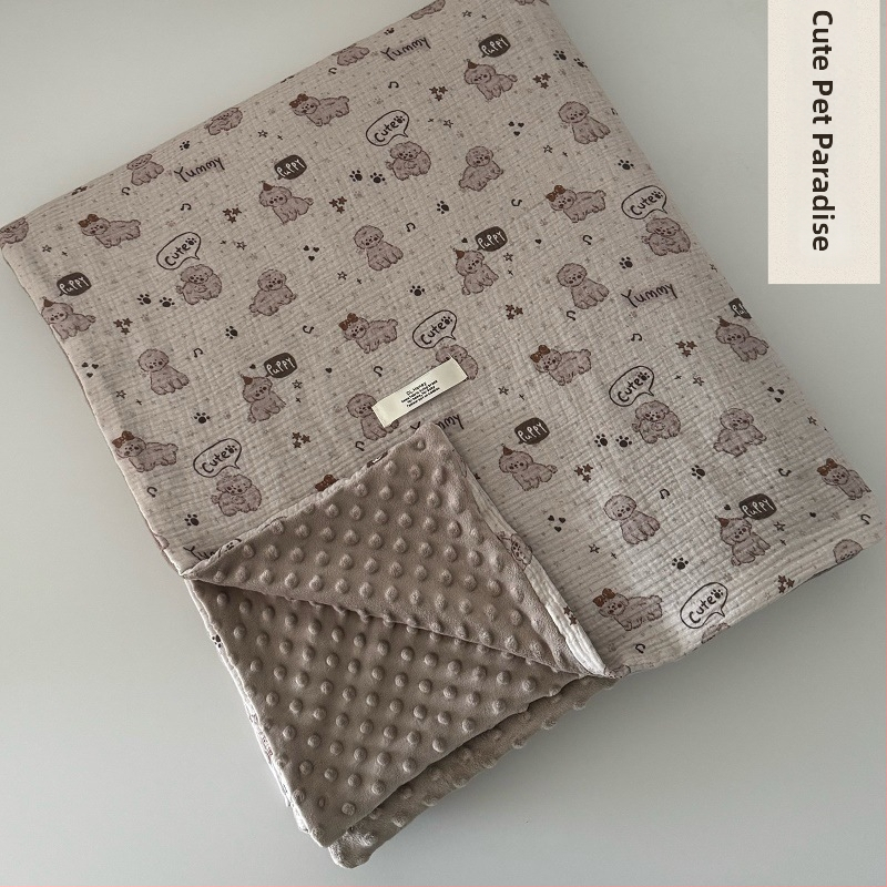 Fordított paplanhuzat: egyik oldal 100% pamut kettős rétegű ráncolt fonal, másik oldal bean velvet (100% poliészter); INS stílus, 1,5–2,0 kg, reaktív nyomtatás