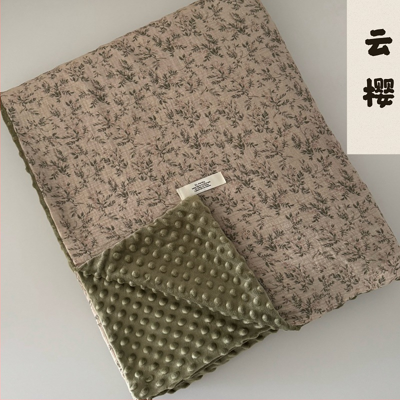 Fordított paplanhuzat: egyik oldal 100% pamut kettős rétegű ráncolt fonal, másik oldal bean velvet (100% poliészter); INS stílus, 1,5–2,0 kg, reaktív nyomtatás