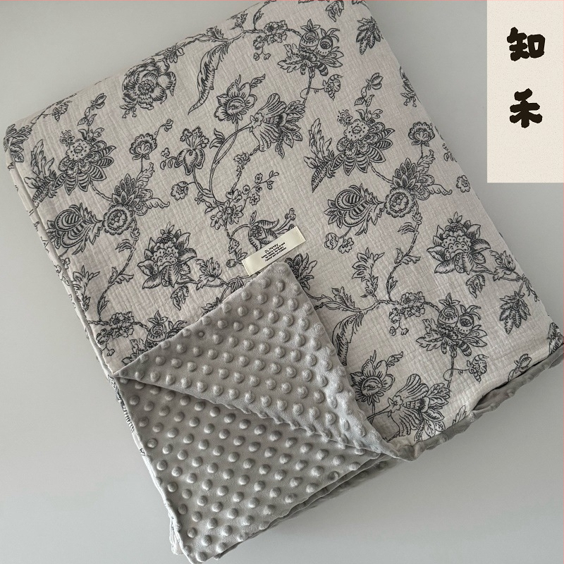 Fordított paplanhuzat: egyik oldal 100% pamut kettős rétegű ráncolt fonal, másik oldal bean velvet (100% poliészter); INS stílus, 1,5–2,0 kg, reaktív nyomtatás