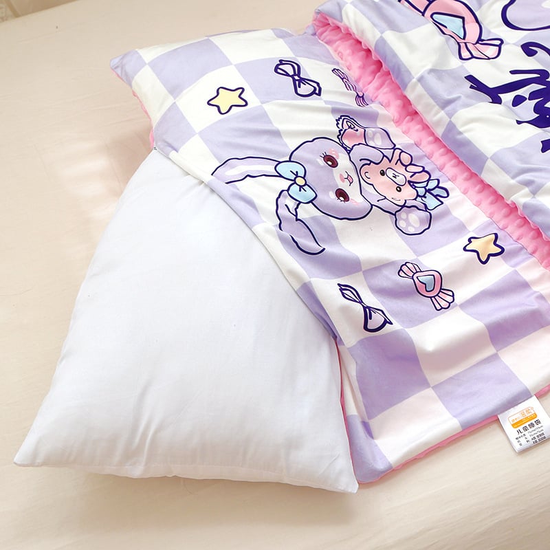 Gyerekeknek készült alvózsák beépített takaróval, poliészter huzat, rostos töltet, súly 2–2,5 kg