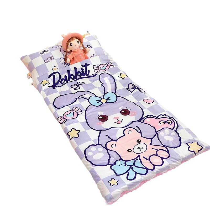 Gyerekeknek készült alvózsák beépített takaróval, poliészter huzat, rostos töltet, súly 2–2,5 kg