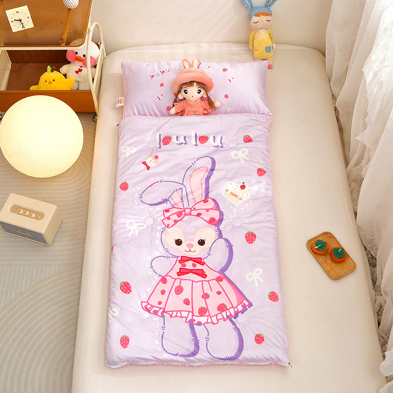 Gyerekeknek készült alvózsák beépített takaróval, poliészter huzat, rostos töltet, súly 2–2,5 kg