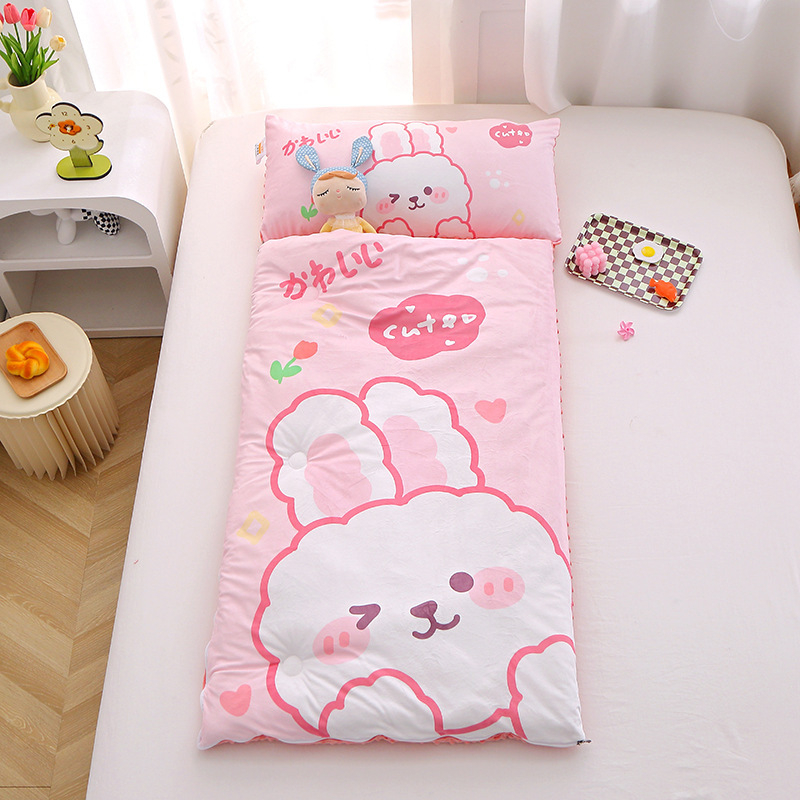 Gyerekeknek készült alvózsák beépített takaróval, poliészter huzat, rostos töltet, súly 2–2,5 kg