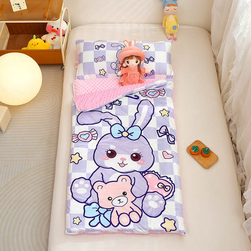 Gyerekeknek készült alvózsák beépített takaróval, poliészter huzat, rostos töltet, súly 2–2,5 kg