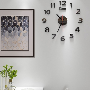 Gaismas analogais galda pulkstenis, ar bateriju darbību, akrila korpuss un kalts stikla ciparnīca