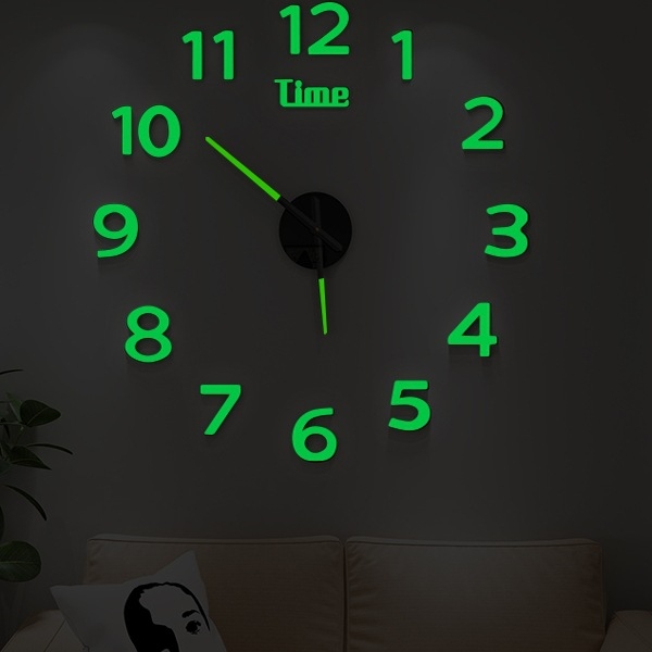 Gaismas analogais galda pulkstenis, ar bateriju darbību, akrila korpuss un kalts stikla ciparnīca