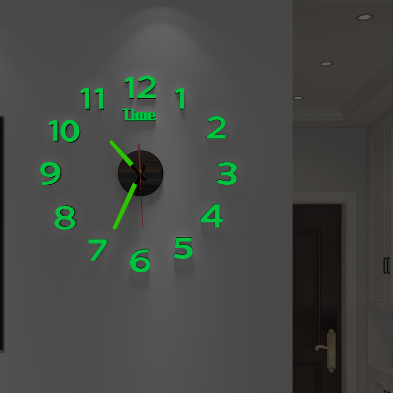 Gaismas analogais galda pulkstenis, ar bateriju darbību, akrila korpuss un kalts stikla ciparnīca