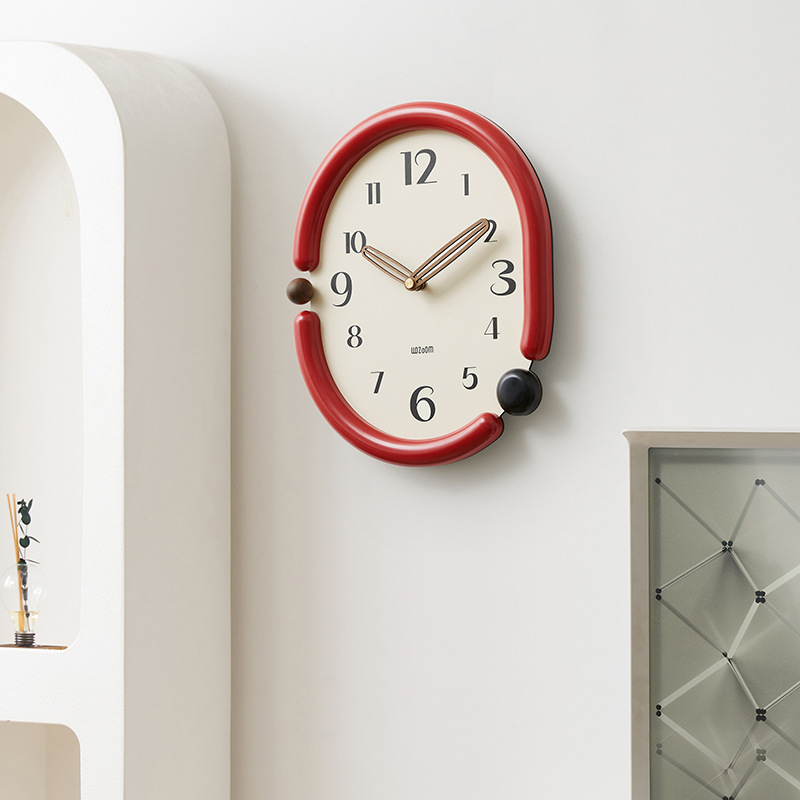 Sienas pulkstenis – ovāla forma, mūsdienīgs minimālisms, sekundes kustība (sweep), analogās rokas, darbojas ar baterijām