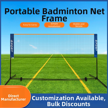 Portatīvs badminton tīkli statīvs — noņemams ārējais rāmis, logotipa druka iespējama; svars ap 2,5–3,5 kg; bumbiņu uzglabāšanas vieta
