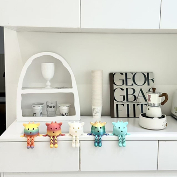 Pickleball raketes maskotas kulons – Zīmols Yining; 20 caurumi; Biodegradējami materiāli; Svars 60 g