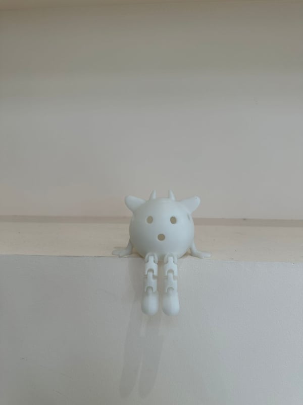 Pickleball raketes maskotas kulons – Zīmols Yining; 20 caurumi; Biodegradējami materiāli; Svars 60 g