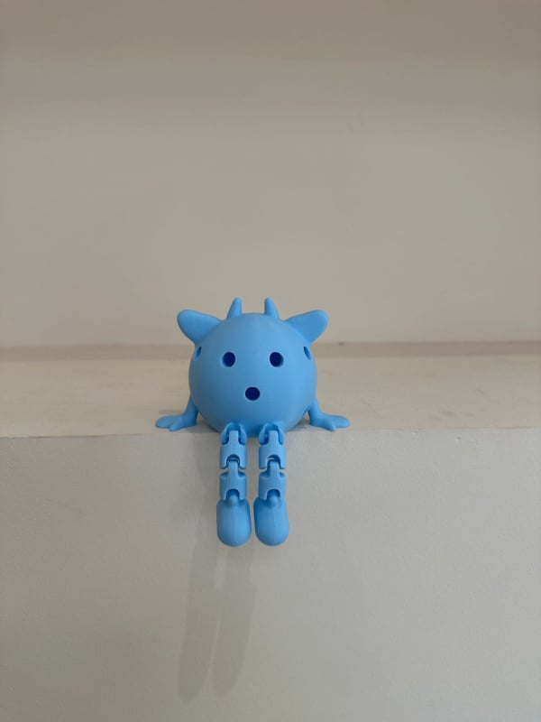 Pickleball raketes maskotas kulons – Zīmols Yining; 20 caurumi; Biodegradējami materiāli; Svars 60 g