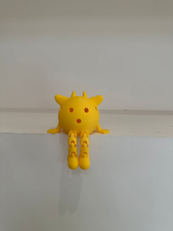 Pickleball raketes maskotas kulons – Zīmols Yining; 20 caurumi; Biodegradējami materiāli; Svars 60 g