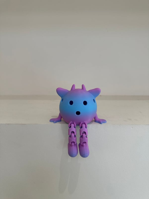 Pickleball raketes maskotas kulons – Zīmols Yining; 20 caurumi; Biodegradējami materiāli; Svars 60 g