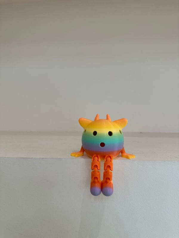 Pickleball raketes maskotas kulons – Zīmols Yining; 20 caurumi; Biodegradējami materiāli; Svars 60 g