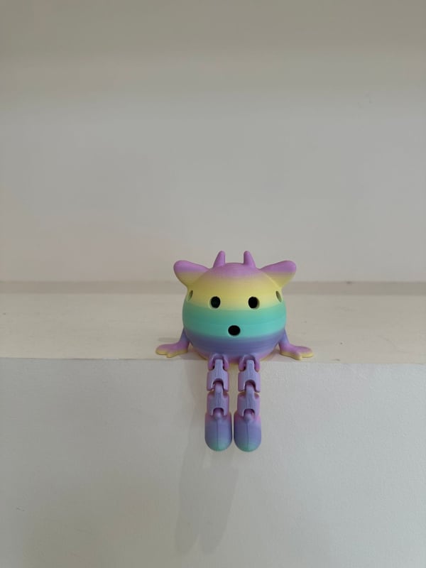 Pickleball raketes maskotas kulons – Zīmols Yining; 20 caurumi; Biodegradējami materiāli; Svars 60 g