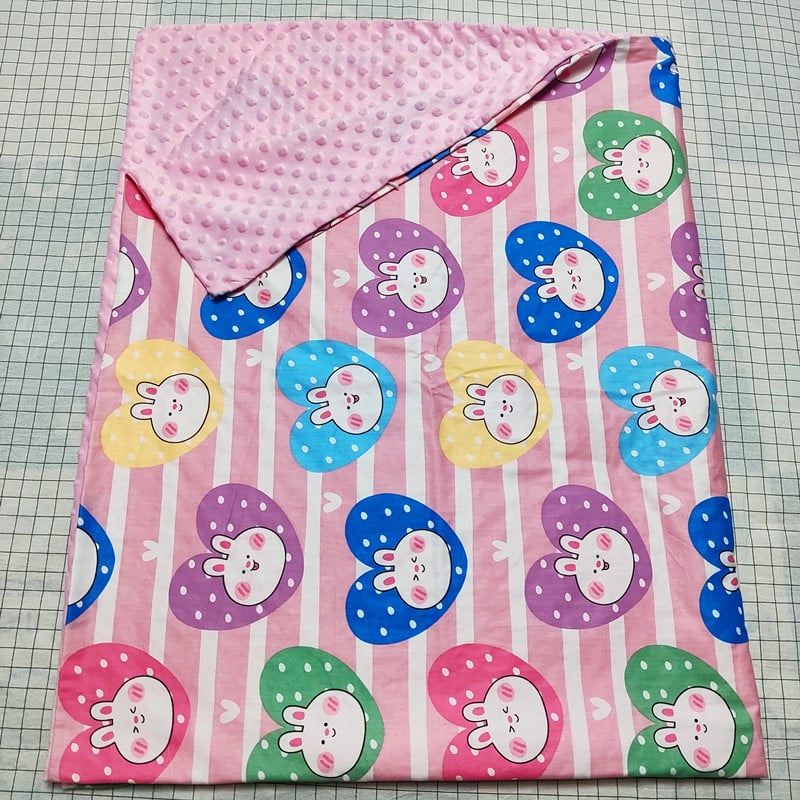 100% pamut paplanhuzat rajzfilm mintával, nyomtatott és twill szövésű, reaktív festéssel, szövet sűrűsége 133×72