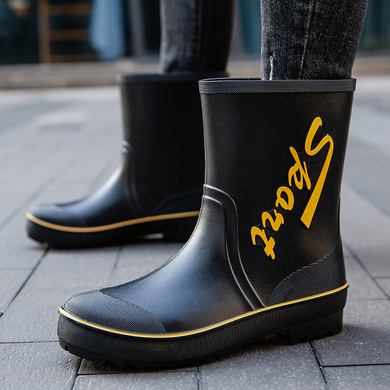 Meeste vihmajalatsid: veekindel PVC ülaosa, injektsioonivormiga plastikust talla, Slip-on disain, sisemus võrk ja kunstvill, libisemisvastased, soojad, kulumiskindlad, nelja hooajaga kasutamiseks