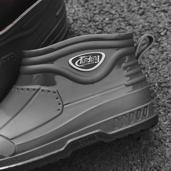 Meeste lühikesed vihmasaapad - PVC ülemine osa, injektsiooniga vormitud plasttald, EVA sisetald, sisemine võrkvooder, veekindlad ja libisemiskindlad